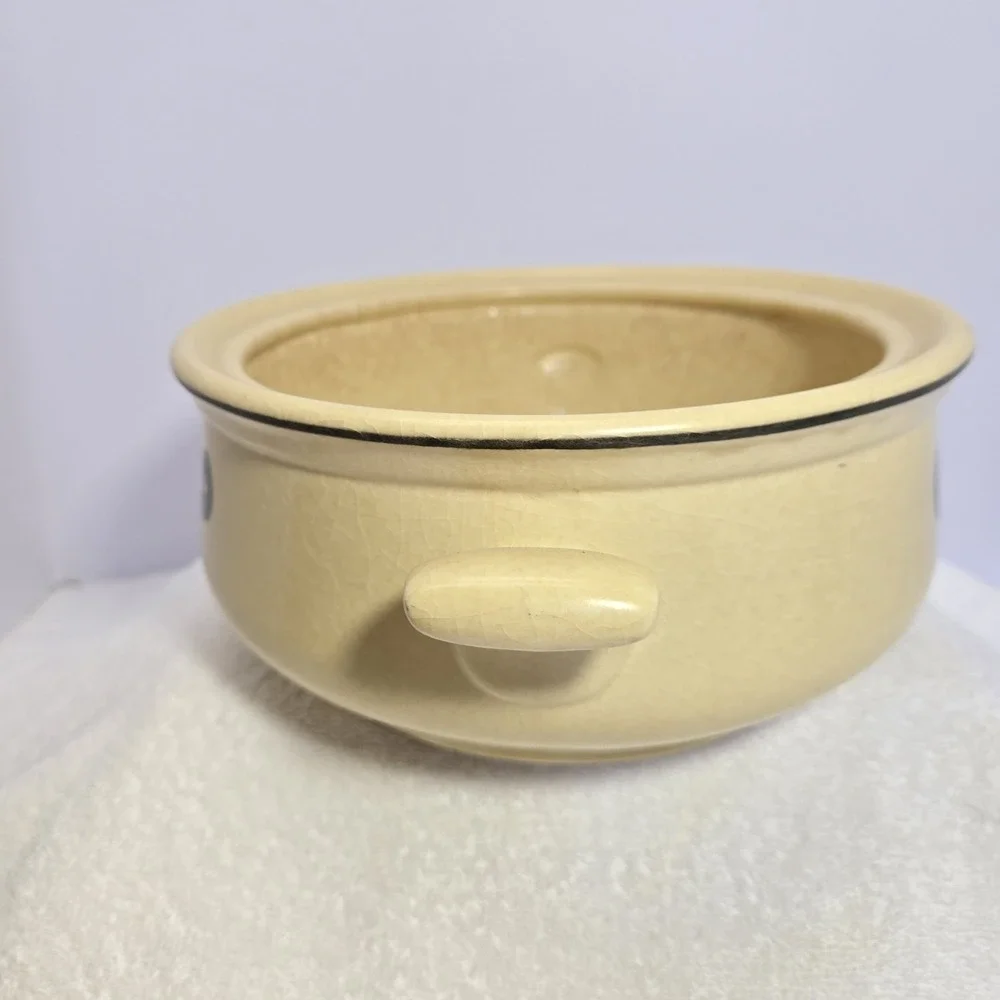 Vintage - Pfaltzgraff Village 2 Quart Casserole with Lid and Handles 6-315 - USA